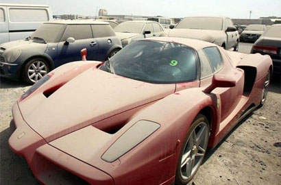 迪拜遍地豪車被遺棄 無人認領落上黃土