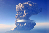 印尼火山爆發 火山灰近2萬米高