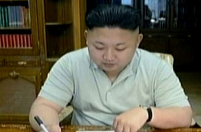 金正恩穿休閒短袖T恤造型首次公開