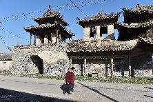 山西500岁栖霞楼身处&ldquo;水深火热&rdquo; 网民乡邻疾呼&ldquo;救救它&rdquo;