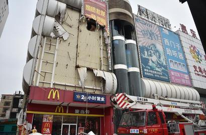 安全验收的商品城为何吞噬17条生命？