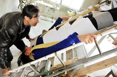 江西鄱阳农民自制&ldquo;排石床&rdquo;救病妻 获国家专利