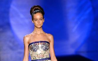 世博会南京周上演云锦闭幕大秀