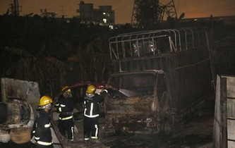 东莞望牛墩发生火灾 疑黑油窝点爆炸