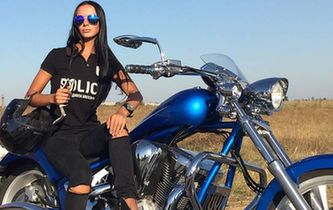 乌克兰性感美女成为警界网红