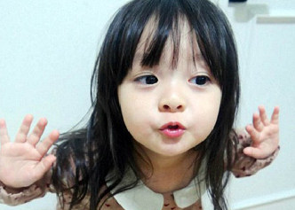 日韩混血小萝莉走红网络萌翻天