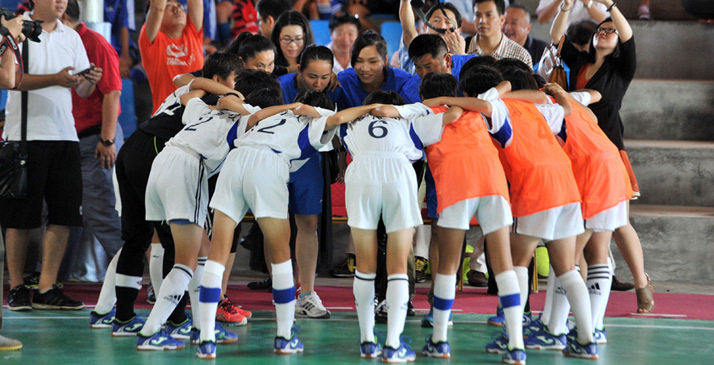 “铿锵玫瑰”琼中女足