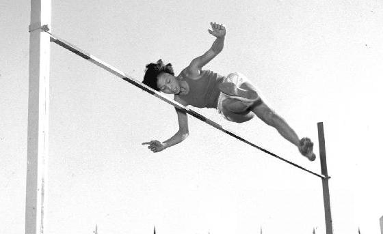 历史上的1月14日：中国运动员第一次创造田径运动世界纪录