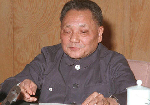 历史上的12月18日：中国共产党十一届三中全会召开