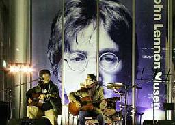 历史上的12月8日：约翰&bull;列侬遇刺身亡