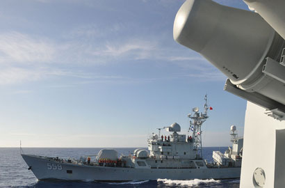 我军战舰在西太平洋练隐蔽突袭作战