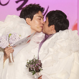 韓導演與同性小男友大婚 穿婚紗當眾熱吻