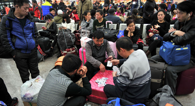 【图片故事】深夜的候车大厅