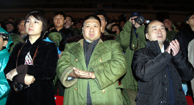 毛新宇一家回韶山祭祖扫墓 观看毛泽东主题演出