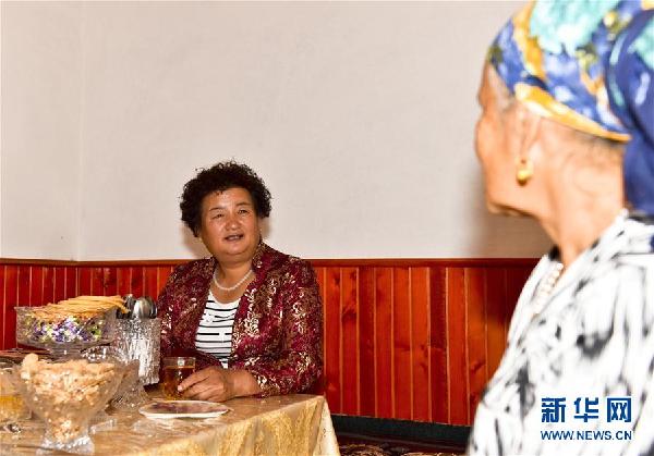 (十九大代表风采·图文互动)(3)“农民”李元敏:打造村民引以为豪的新“盖买”