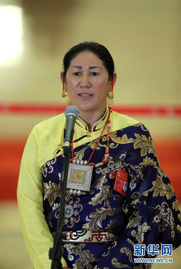 （十九大&middot;党代表通道）（7）采访党代表