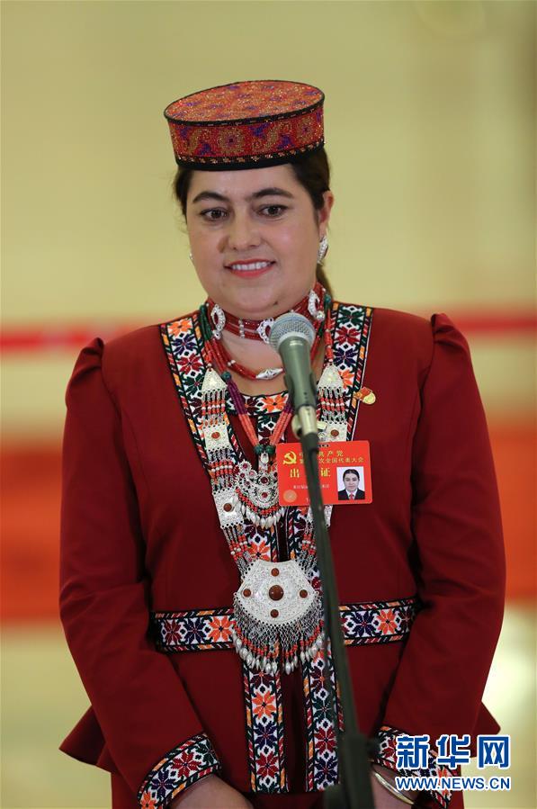 （十九大&middot;党代表通道）（8）采访党代表