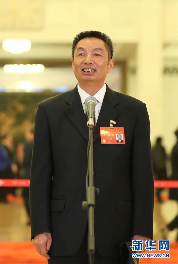 （十九大&middot;党代表通道）（21）采访党代表