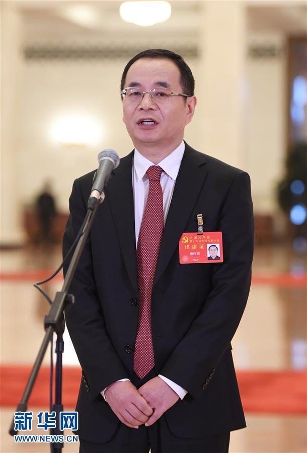 （十九大&middot;党代表通道）（11）采访党代表