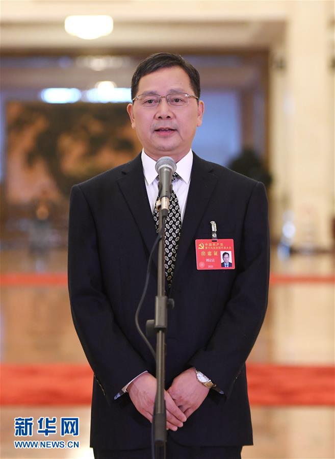 （十九大&middot;党代表通道）（12）采访党代表