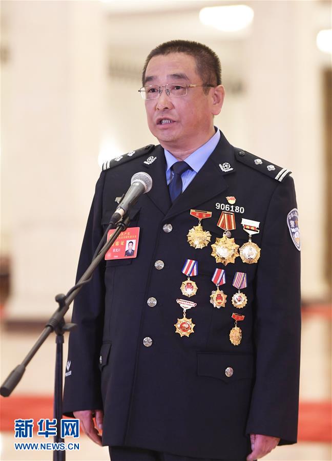 （十九大&middot;党代表通道）（24）采访党代表