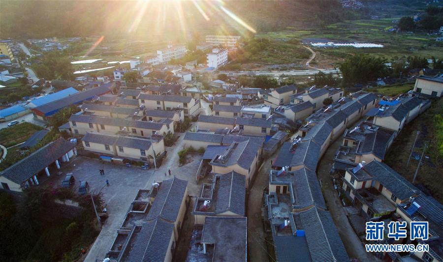 （新华全媒头条&middot;十九大特别报道&middot;图文互动）（5）实现中华民族伟大复兴的行动指南&mdash;&mdash;从党的十九大看习近平新时代中国特色社会主义思想