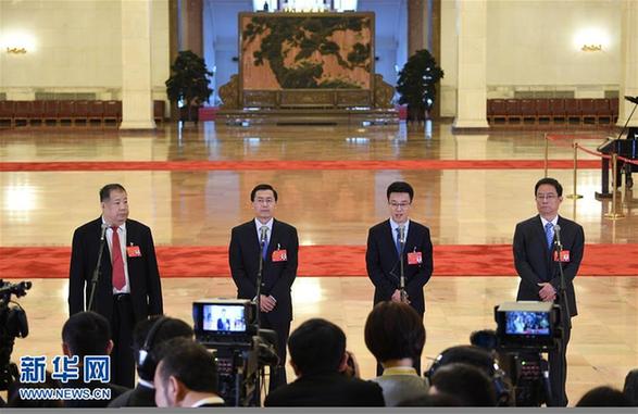 (十九大·党代表通道)(5)采访党代表