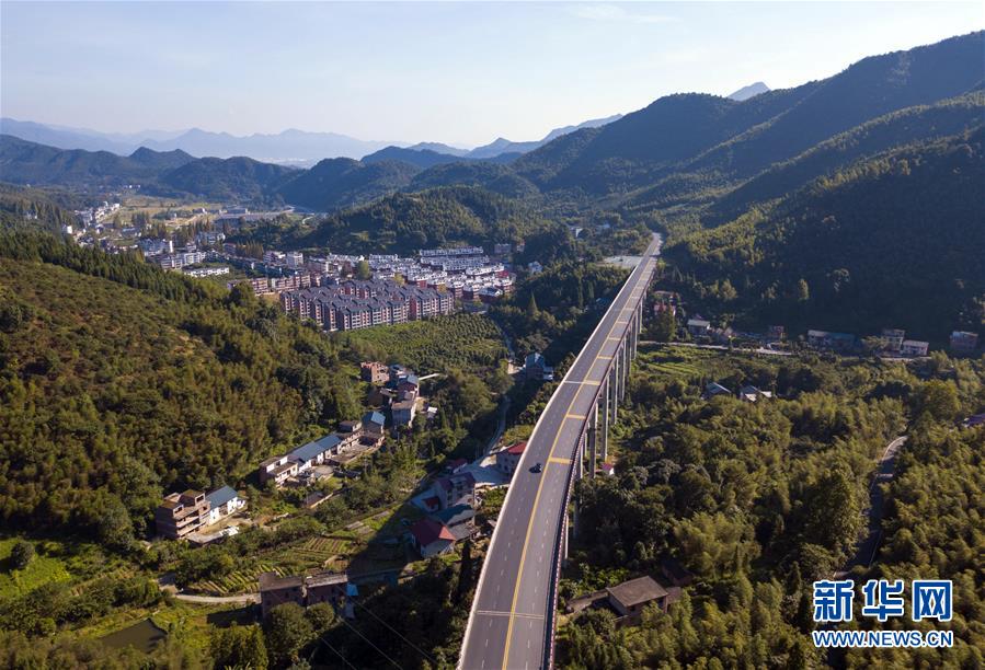 （十九大&middot;读报告 话民生）（6）坚决打赢脱贫攻坚战