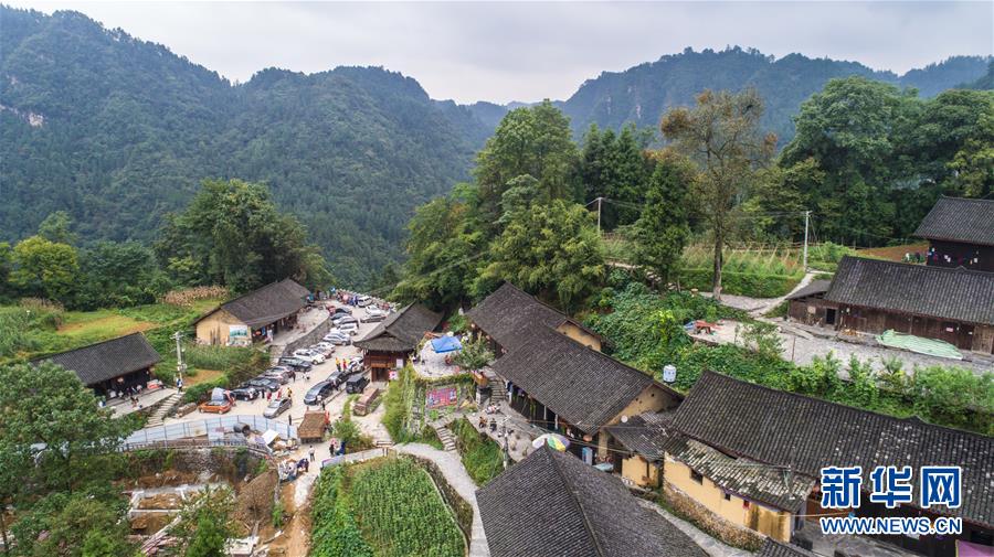 （十九大&middot;读报告 话民生）（8）坚决打赢脱贫攻坚战