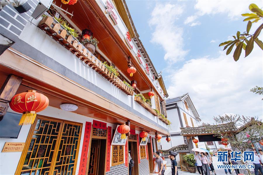 （十九大&middot;读报告 话民生）（9）坚决打赢脱贫攻坚战