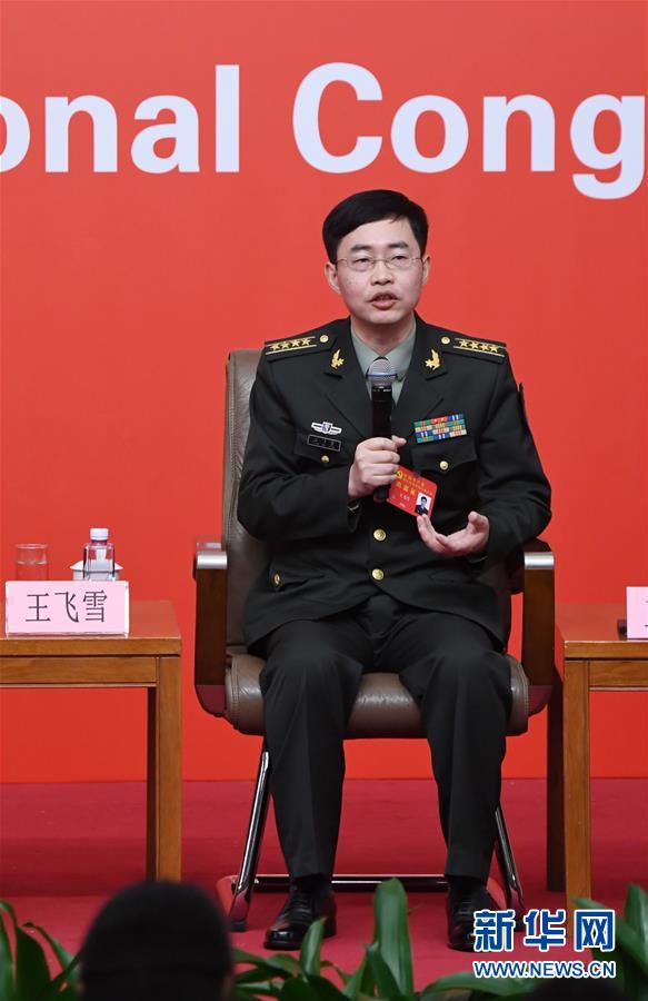 （十九大）（9）十九大新闻中心举行“中国特色强军之路迈出坚定步伐”集体采访