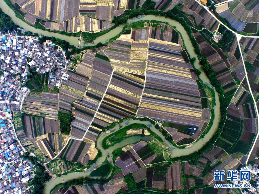 （新华全媒头条&middot;十九大特别报道&middot;图文互动）（8）担负起新时代中国共产党的历史使命&mdash;&mdash;从党的十九大看伟大斗争伟大工程伟大事业伟大梦想 