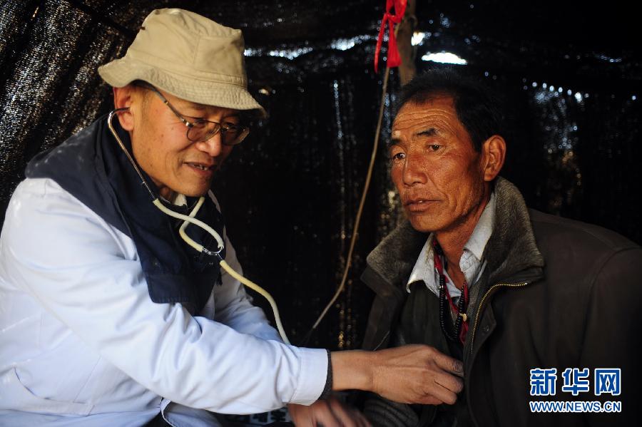 （十八大代表风采录&middot;图文互动）（3）&ldquo;草原曼巴&rdquo;王万青：风雪草原路 大爱民族情