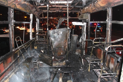 跑着跑着103公交着了