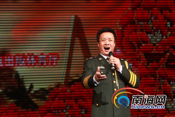 海南庆祝十八大文艺晚会阎维文谭晶董文华等助