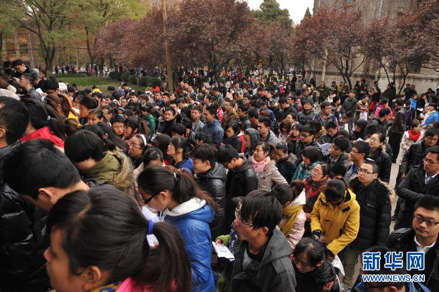 (奋进中国·十八大精神在基层·图文互动)(1)正在破题的公务员制度改革——来自基层的中国改革报告