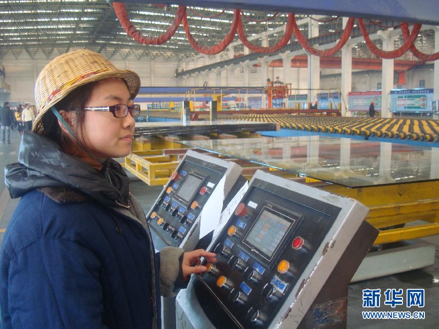 (奋进中国·十八大精神在基层·图文互动)让低收入者腰包鼓起来——基层群众增加工资性收入的心声