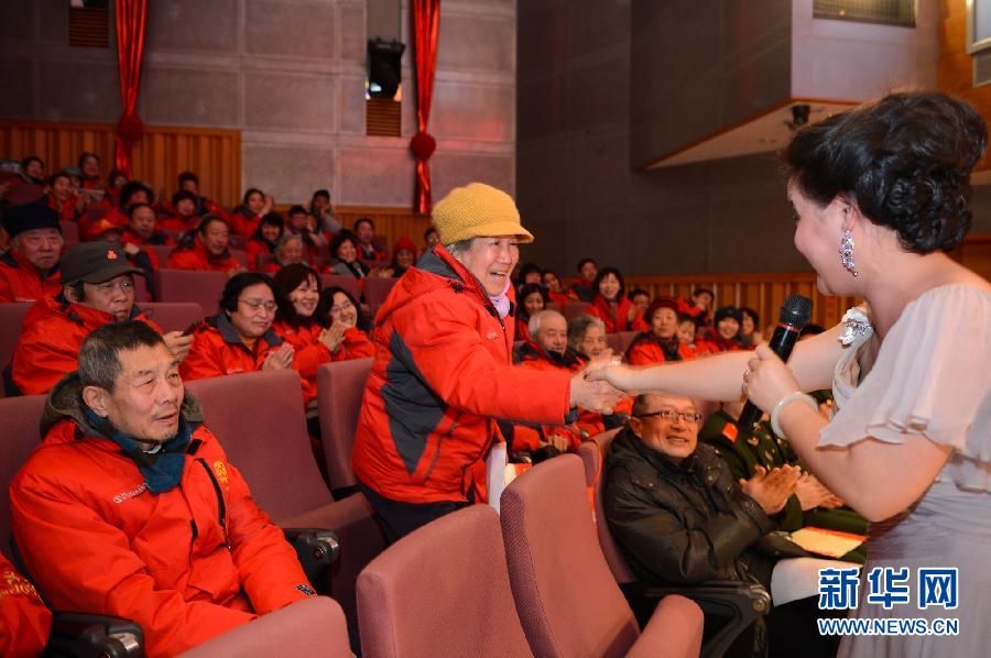 （文化）（3）首都文艺家走进东四街道文艺演出 宣传贯彻十八大精神