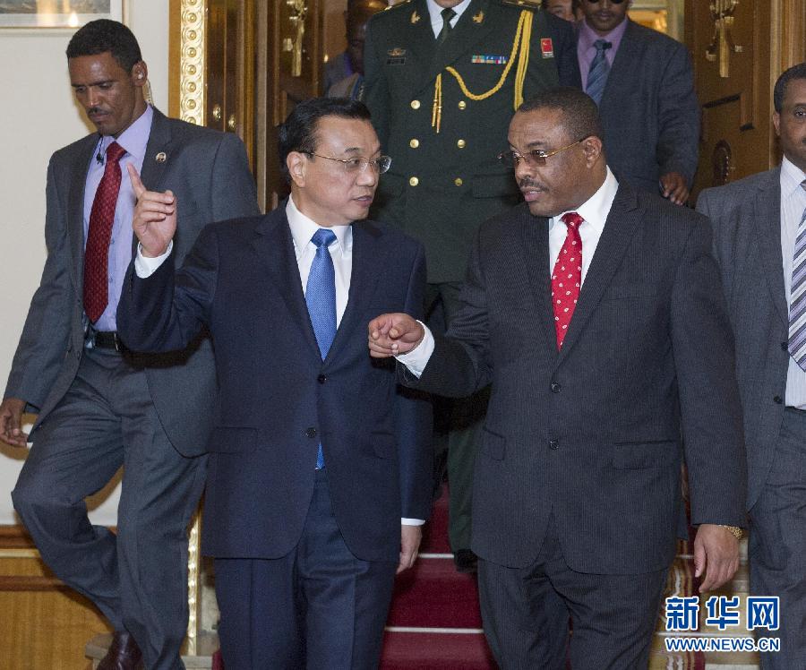 5月4日，中国国务院总理李克强在亚的斯亚贝巴与埃塞俄比亚总理海尔马里亚姆举行会谈。  新华社记者 王晔 摄