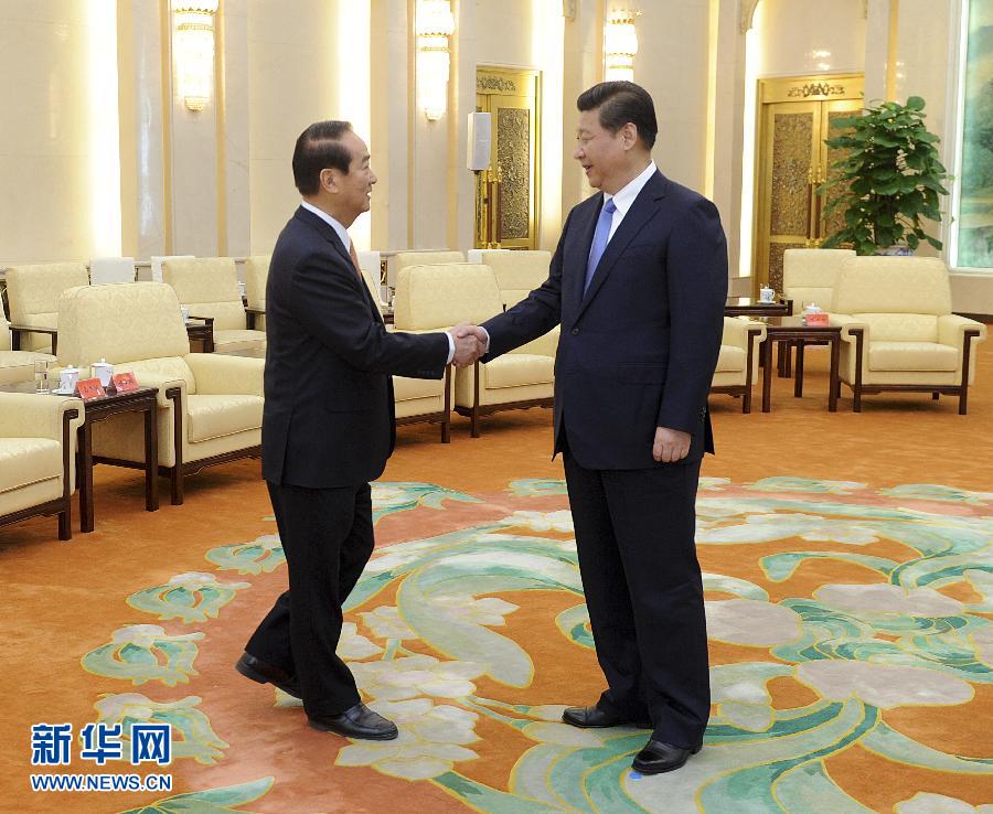 5月7日,中共中央总书记习近平在北京人民大会堂会见亲民党主席宋楚瑜一行。 新华社记者张铎摄 5月7日,中共中央总书记习近平在北京人民大会堂会见亲民党主席宋楚瑜一行。 新华社记者张铎摄