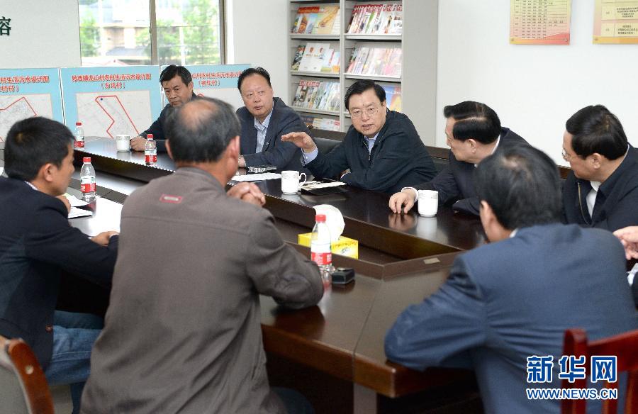 这是5月9日,张德江到湖州市妙西镇调研,与基层人大代表座谈。新华社记者 马占成 摄 这是5月9日,张德江到湖州市妙西镇调研,与基层人大代表座谈。新华社记者 马占成 摄