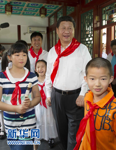 5月30日上午,中共中央总书记、国家主席、中央军委主席习近平来到北京市海淀区民族小学,参加庆祝“六一”国际儿童节活动。 新华社记者谢环驰 摄 5月30日上午,中共中央总书记、国家主席、中央军委主席习近平来到北京市海淀区民族小学,参加庆祝“六一”国际儿童节活动。 新华社记者谢环驰 摄