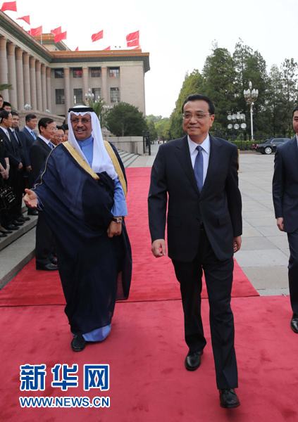 会谈前,李克强在北京人民大会堂东门外广场为贾比尔举行欢迎仪式。新华社记者 刘卫兵 摄 会谈前,李克强在北京人民大会堂东门外广场为贾比尔举行欢迎仪式。新华社记者 刘卫兵 摄