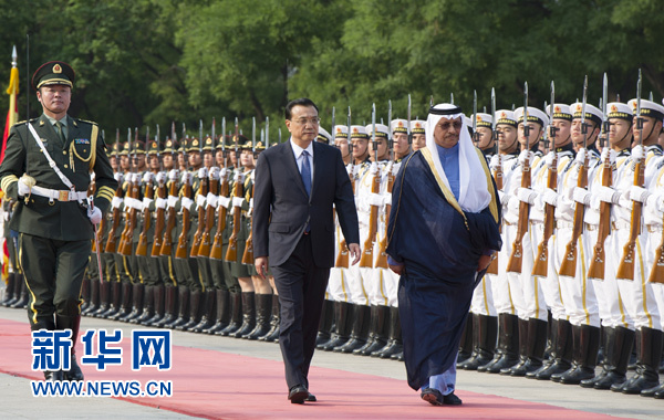 会谈前,李克强在北京人民大会堂东门外广场为贾比尔举行欢迎仪式。新华社记者 黄敬文 摄 会谈前,李克强在北京人民大会堂东门外广场为贾比尔举行欢迎仪式。新华社记者 黄敬文 摄
