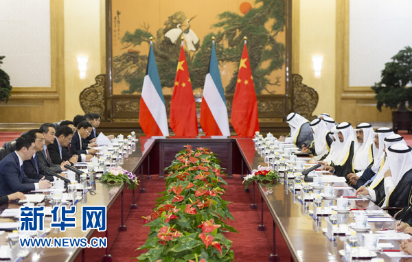 这是李克强在北京人民大会堂同科威特首相贾比尔举行会谈。 新华社记者 黄敬文 摄 这是李克强在北京人民大会堂同科威特首相贾比尔举行会谈。 新华社记者 黄敬文 摄