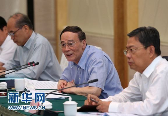 这是7月4日,王岐山在锡林浩特市主持召开部分省区市巡视工作座谈会。新华社记者 庞兴雷 摄 这是7月4日,王岐山在锡林浩特市主持召开部分省区市巡视工作座谈会。新华社记者 庞兴雷 摄