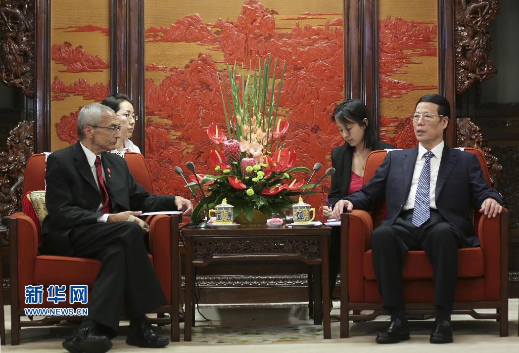 7月9日，国务院副总理张高丽在北京中南海紫光阁会见美国总统气候变化及能源政策顾问波德斯塔、能源部长莫尼兹一行。 新华社记者丁林摄