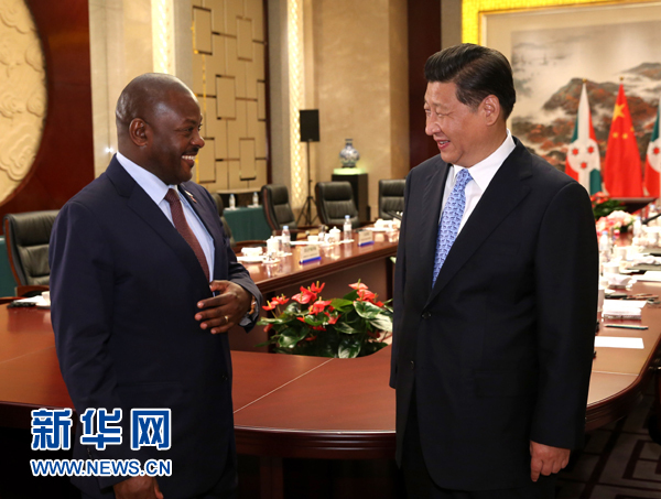 8月16日，国家主席习近平在南京会见布隆迪总统恩库伦齐扎。新华社记者 庞兴雷 摄