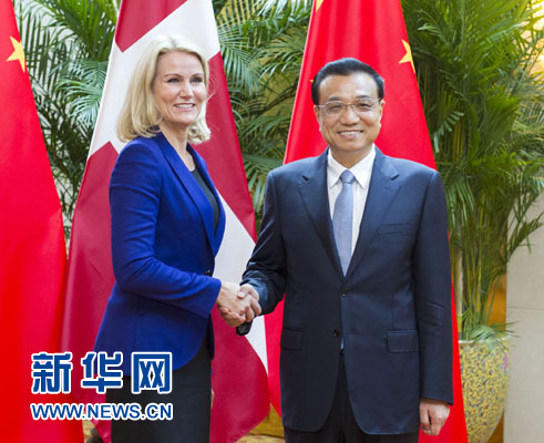 9月10日,国务院总理李克强在天津会见来华出席2014年夏季达沃斯论坛年会的丹麦首相托宁-施密特。新华社记者王晔摄 9月10日,国务院总理李克强在天津会见来华出席2014年夏季达沃斯论坛年会的丹麦首相托宁-施密特。新华社记者王晔摄