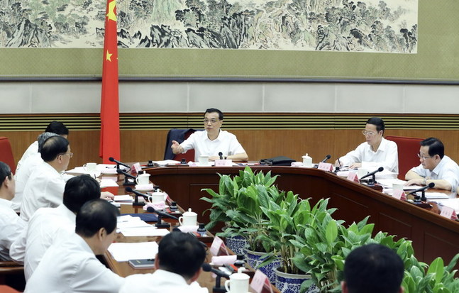 李克强强调:扎实推进以人为核心的新型城镇化